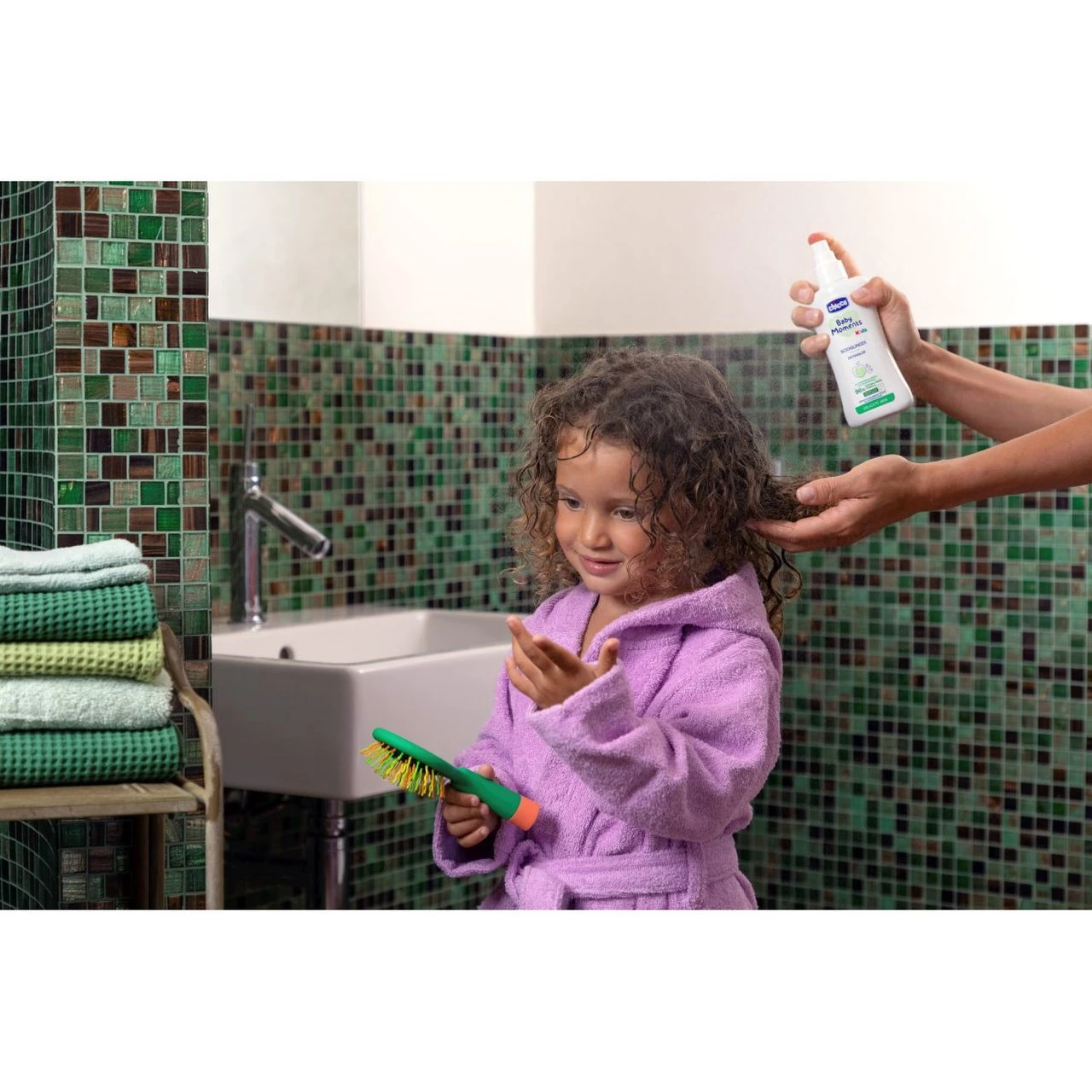 Chicco Spray Distrecante Sciogli Nodi Per Capelli Bambino 2 Chicco Spray Distrecante Sciogli Nodi Per Capelli Bambino - immagine 2