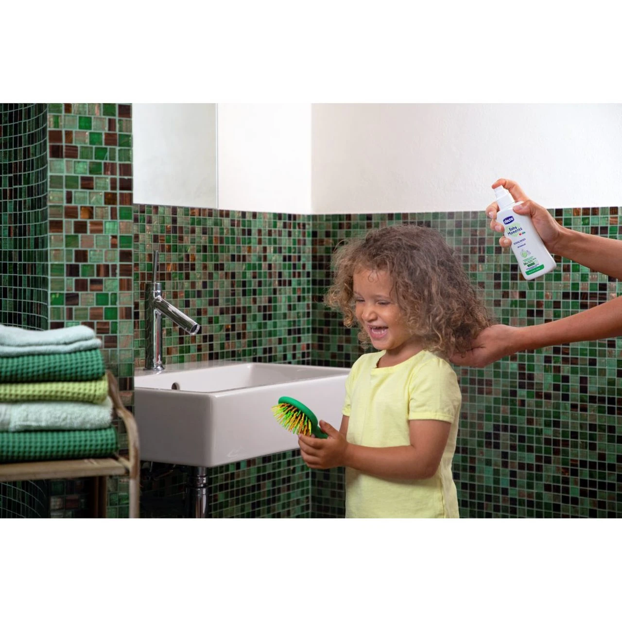 Chicco Spray Distrecante Sciogli Nodi Per Capelli Bambino 3 Chicco Spray Distrecante Sciogli Nodi Per Capelli Bambino - immagine 3