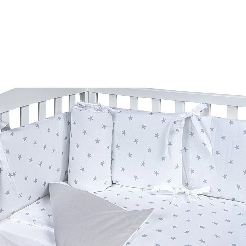 Set 4pz Rivestimento Tessile Piumino, Coprimaterasso, Federa, 2 Paracolpi Per Lettino Lella - Stella 2 Set 4pz Rivestimento Tessile Piumino, Coprimaterasso, Federa, 2 Paracolpi Per Lettino Lella - Stella - immagine 2