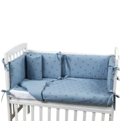 Set 4pz Rivestimento Tessile Piumino, Coprimaterasso, Federa, 2 Paracolpi Per Lettino Lella - Stella